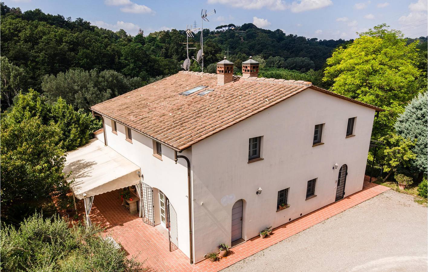 Cozy Apartment with A/C, Parking, Garden & Kitchen in Pontedera, Pisa Province