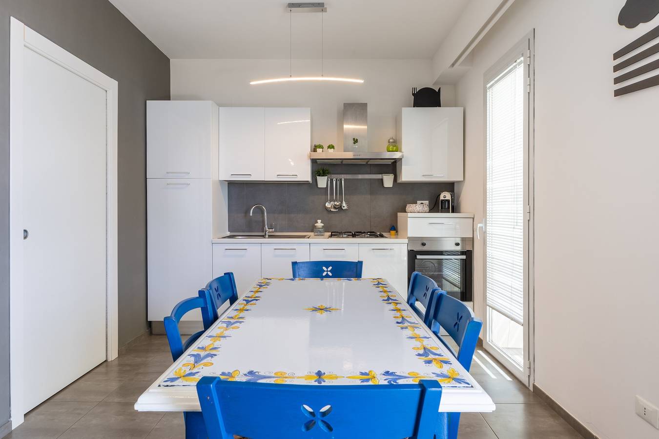 Entire apartment, Apartment 'Deluxe Vista Mare' with Sea View, Wi-Fi and Air Conditioning in Ragusa, Ragusa Province