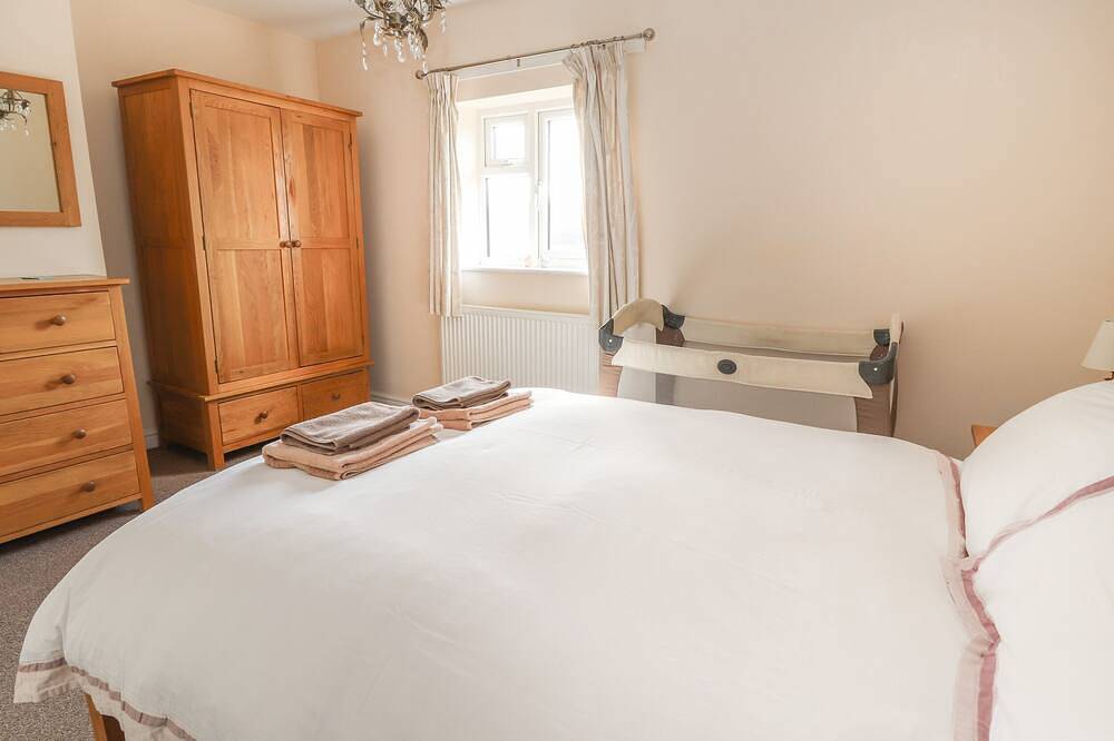 2 Organsdale Cottages, pet friendly, with open fire in Kelsall in Delamere, Cheshire West and Chester