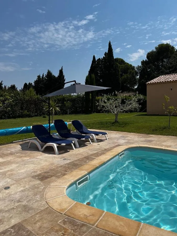 Casa de vacaciones para 4 personas, con terraza además de jardín y piscina - 1