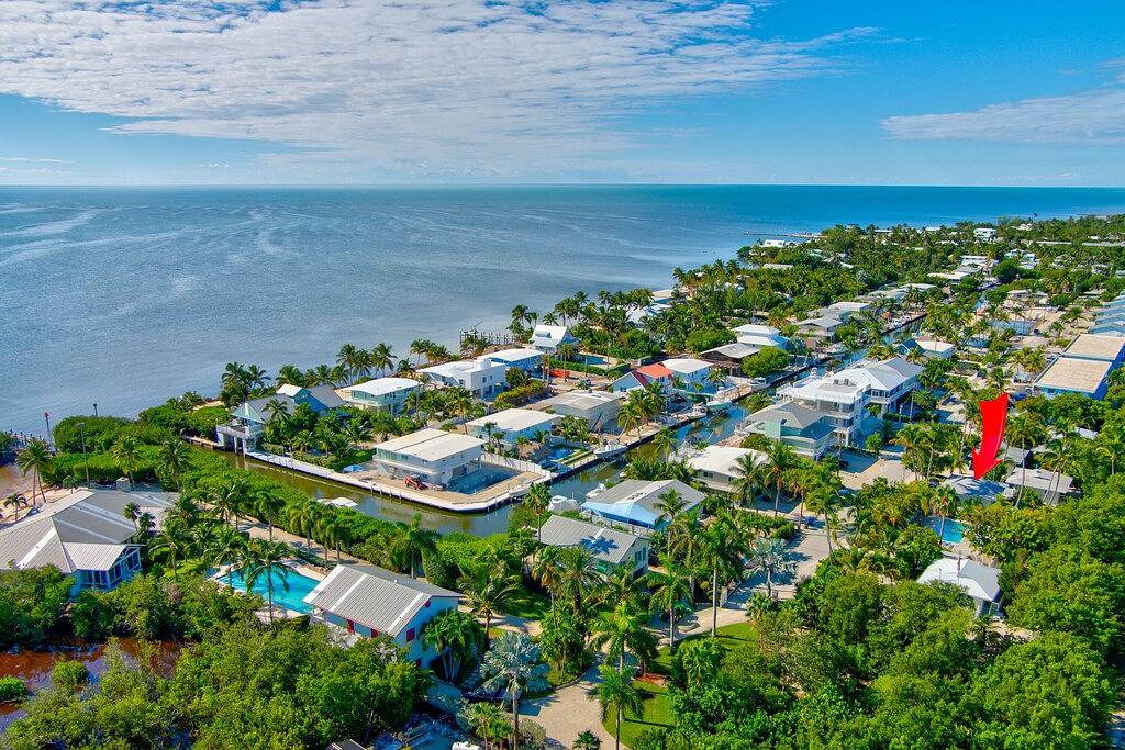 Islamorada retreat \"Bungalow Blue\" w/ heated pool, Bikes, Bbq, amenities galore! in Lower Matecumbe Key, Islamorada