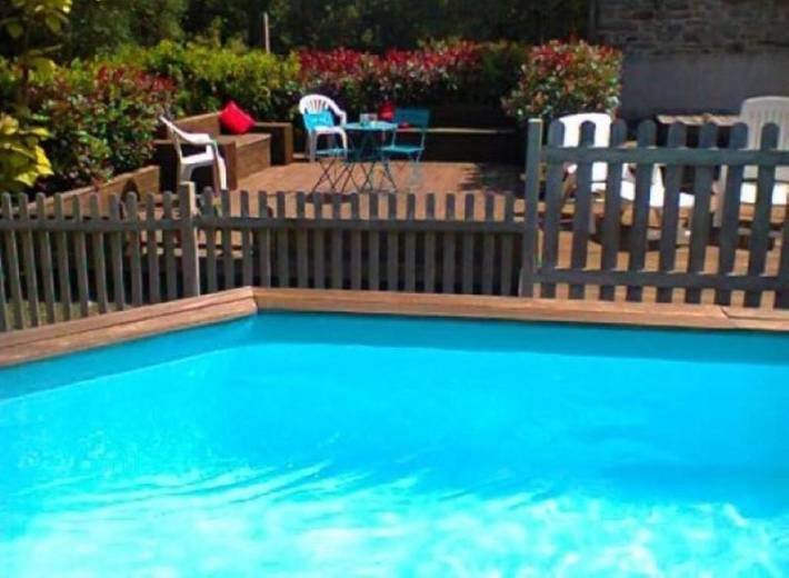 Location de vacances pour 6 personnes, avec jardin ainsi que vue et piscine à Bignan - 3