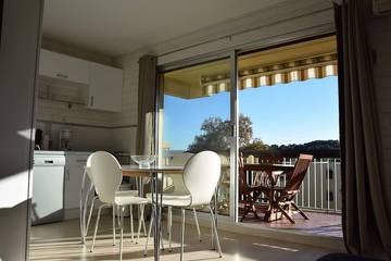 Gîte pour 4 personnes, avec terrasse dans Golf Grand Jardin