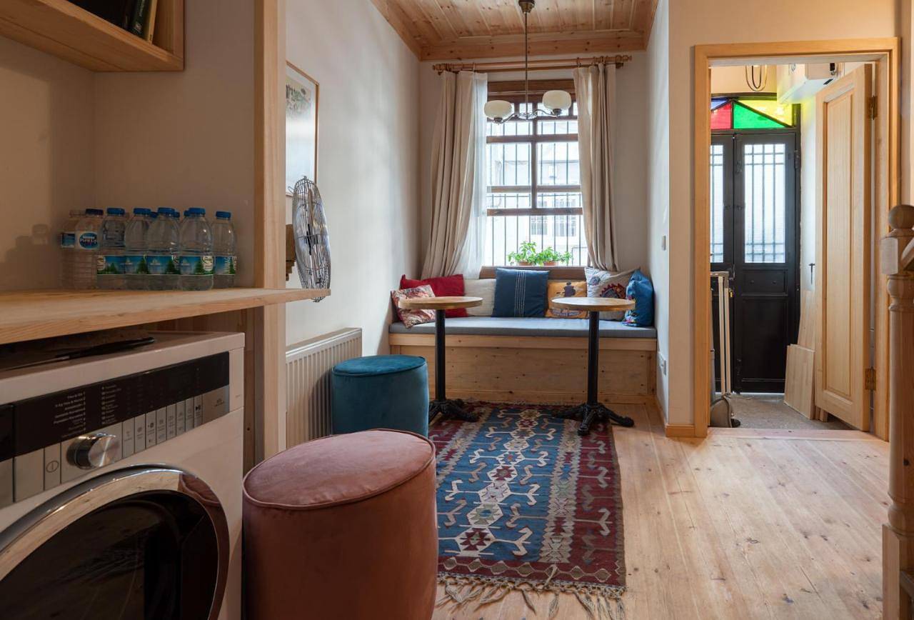 Triple Room with Balcony in Şişli, Estambul