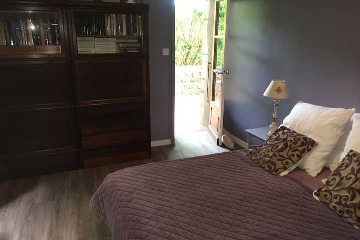 Location de vacances pour 8 personnes, avec piscine ainsi que jardin et balcon dans Largentière - 4