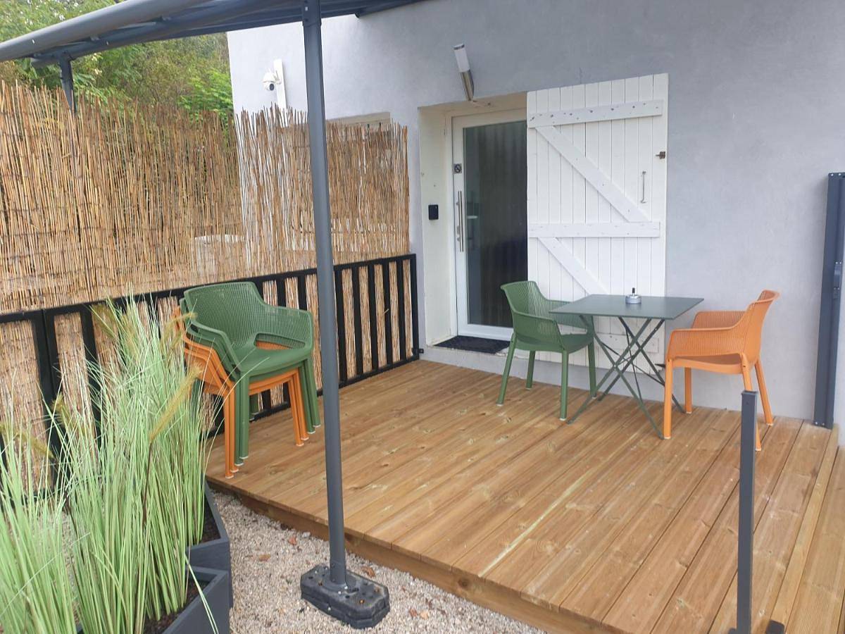 One-Bedroom Apartment with Terrace in Oyonnax, Nantua