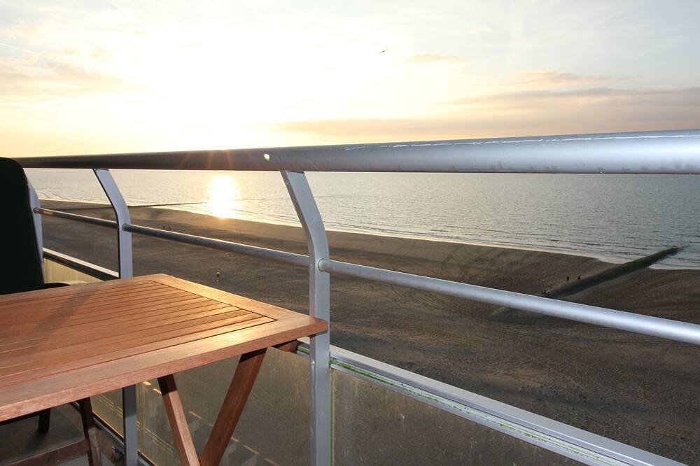 Ganze Wohnung, Traumhafter Blick auf die Nordsee - an der Strandpromenade mit großem Balkon in Westende, Middelkerke