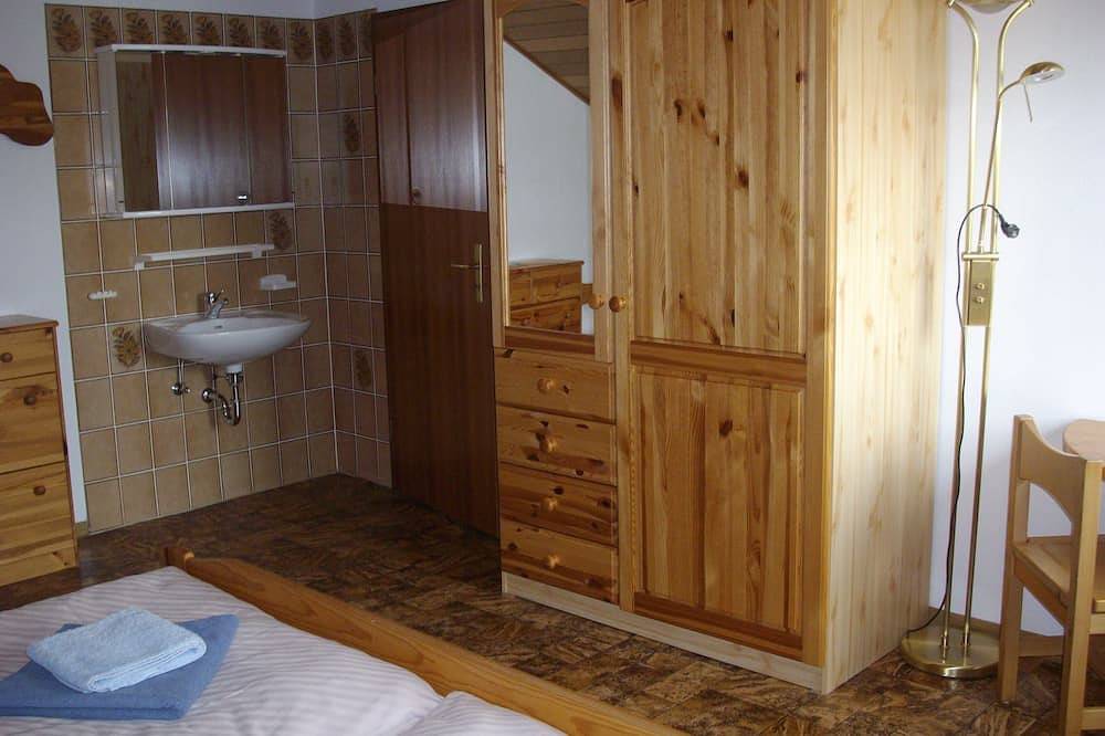 Ganze Wohnung, 4-Sterne-Komfort-Ferienwohnung 1 Robert Schad in Herbstein, Vogelsberg Region