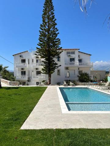 Gîte pour 2 personnes, avec jardin et piscine dans Almirida