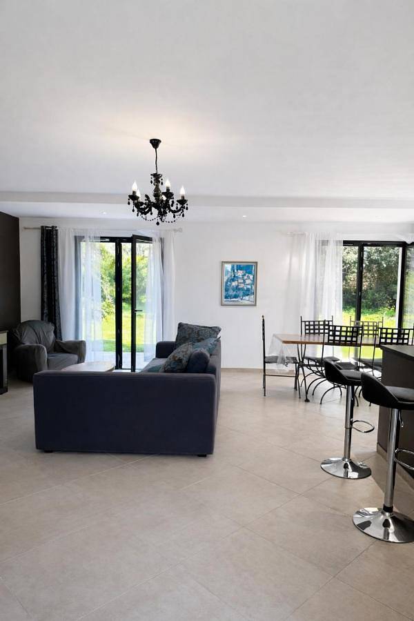 Location de vacances pour 7 personnes, avec jardin et vue, animaux acceptés à Zilia