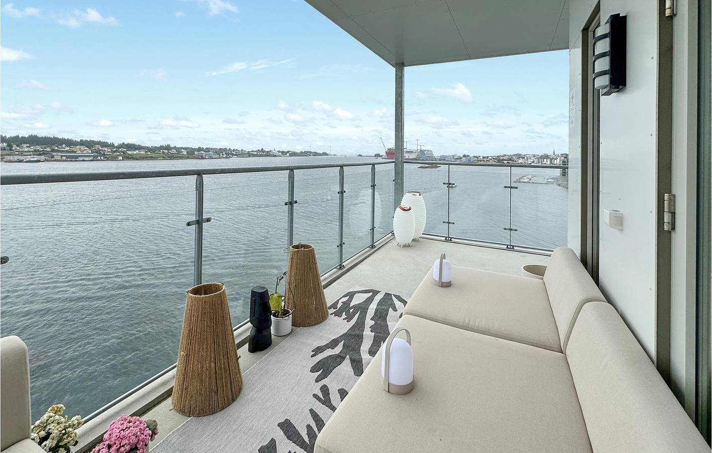 Hel ferieleilighet, Ferieleilighet for 6 personer med terrasse in Haugesund 