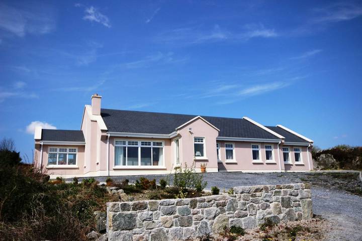 Holiday rental for 6 people, with ocean view and garden in County Galway