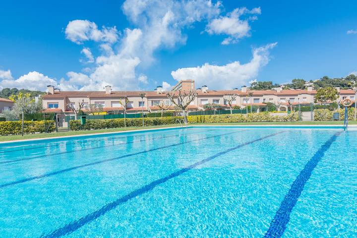 Ferienhaus für 8 Personen, mit Terrasse und Pool sowie Garten in Santa Susanna - 3