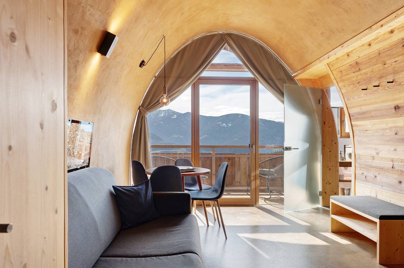 Hel studio-lejlighed, Studio 'Pavilion Water' with Mountain View, Shared Terrace and Wi-Fi in Feldthurns, Dolomiti Superski