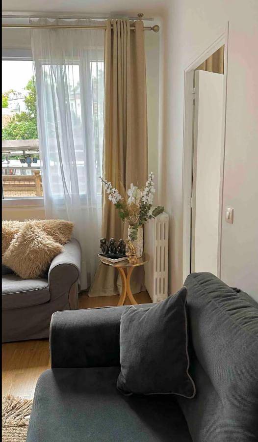 Appartement entier, One-Bedroom Apartment in Saint-Cloud, Hauts-de-Seine