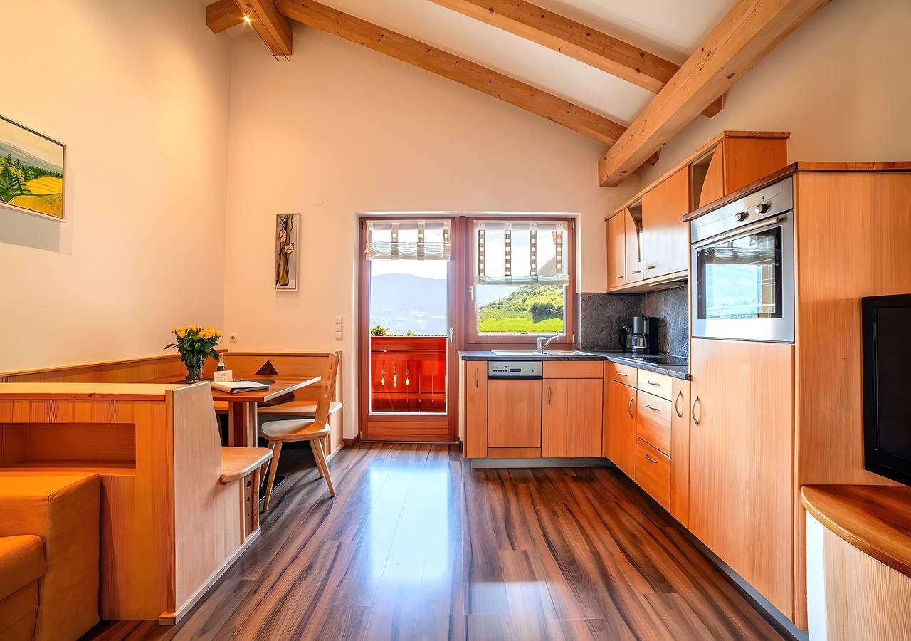 Entire apartment, Apartment “Tratter 3°” with Mountain View, Shared Garden and Wi-Fi in Algund, Ortler Alps