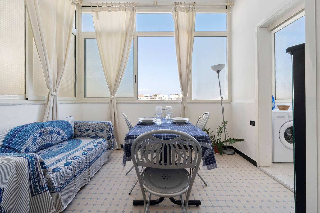 Appartamento intero, Family Comfort Appartamento Luna con Balcone, Wi-Fi e Aria Condizionata in Sant'Alenixedda, Cagliari