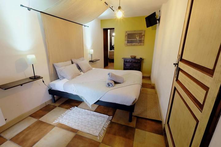 Chambre d’hôte pour 6 personnes, avec piscine et jardin, animaux acceptés dans le Cantal - 3