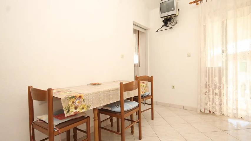 Ferienwohnung für 4 Personen, mit Terrasse auf Vis - 2