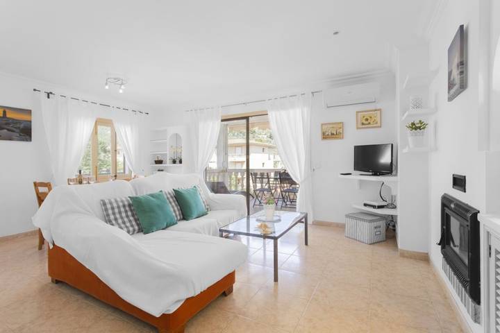 Apartamento entero, Apartamento vacacional "S Olivera" cerca de la playa con terraza privada y Wi-Fi in Puerto de Sóller, Sóller