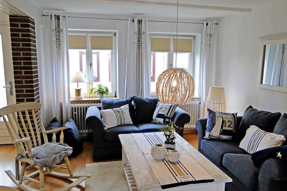 Das kuscheliges Ferienhaus \"Föh´s lüttes Huss\" mit Kamin und Schleiblick in Kappeln, nur 50 Meter vom Hafen entfernt, ist ideal geeignet für Ihren Erholungs- oder Aktivurlaub zu zweit in Kappeln, Kappeln & Umgebung