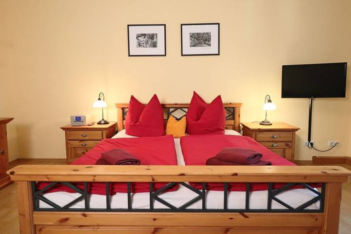 Ferienwohnung für 5 Personen, mit Balkon und Terrasse sowie Garten in Wartburg