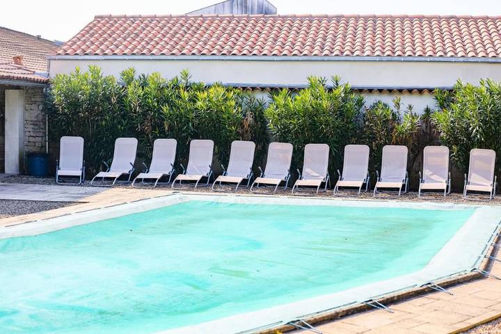 Location de vacances pour 12 personnes, avec jardin ainsi que vue et piscine à Bréville - 3