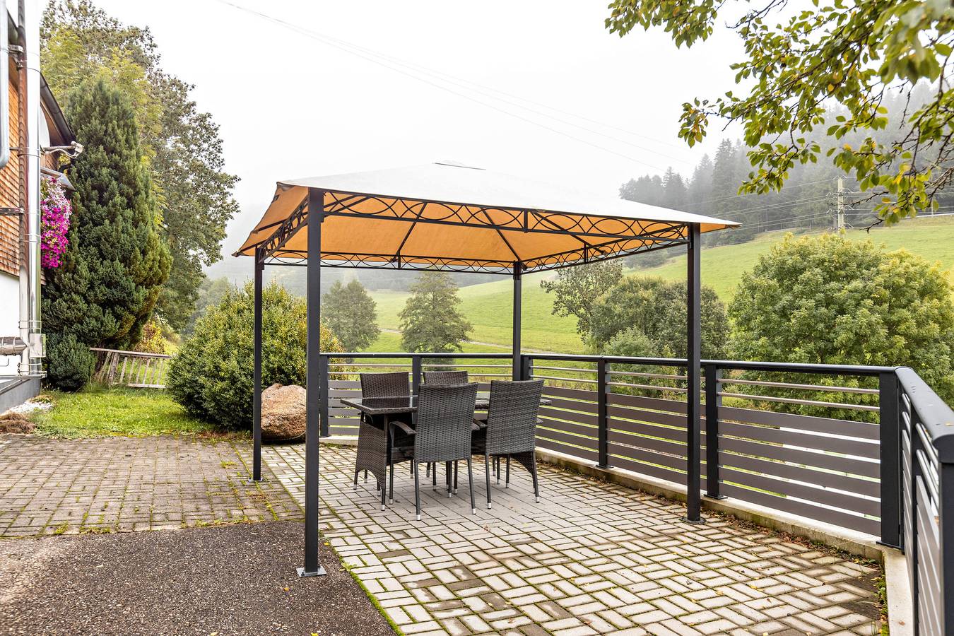 Apartamento entero, Apartamento 'En la planta baja' con terraza privada, jardín comunitario y Wi-Fi in Schwärzenbach, Titisee-Neustadt