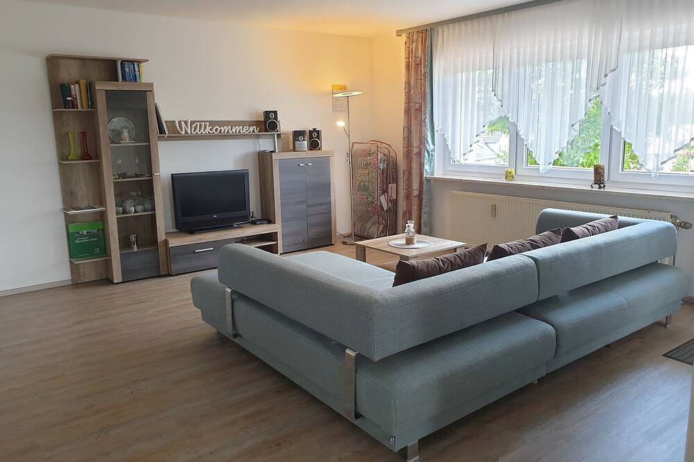 Ganze Wohnung, Geräumige Ferienwohnung (108 qm) für bis zu 5 Personen mit eigener Terrasse in Thanstein, Naturpark Oberpfälzer Wald