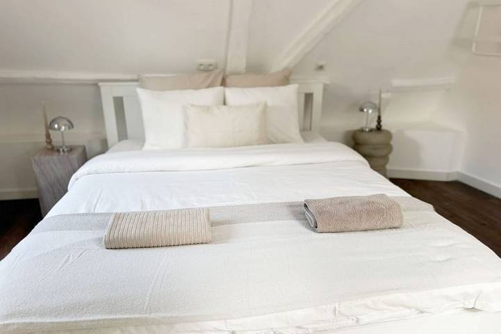 Ganze Wohnung, Cozy 2Br with Living Room | Close to Downtown in Gent (Flandern), Gent