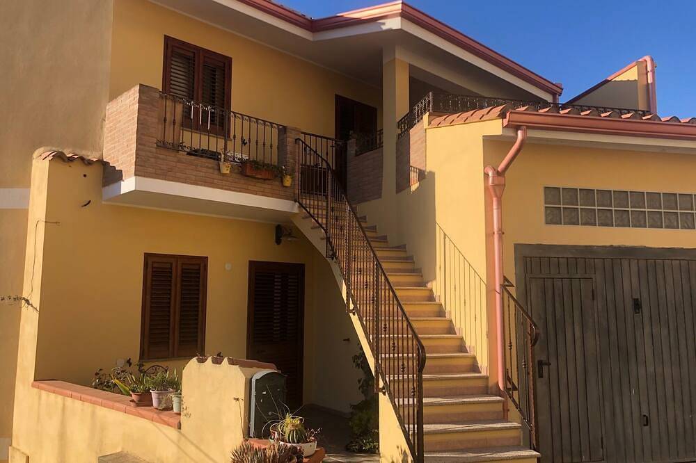 Ganze Wohnung, Attic with a View in Fluminimaggiore, Costa Verde (Sardinien)