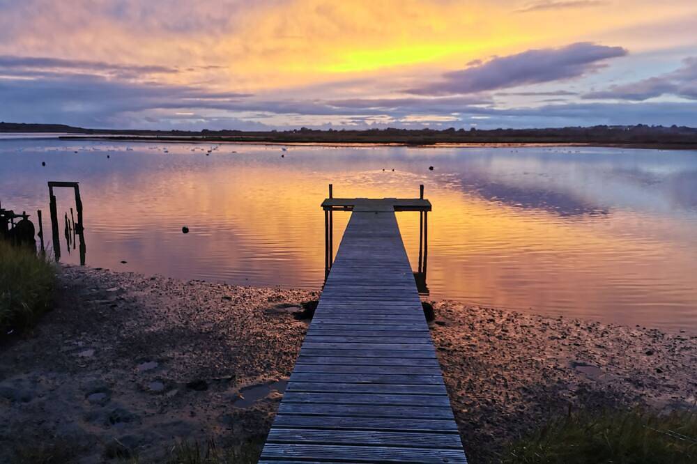 'Waterside' - overlooking Mudeford Harbour - *** No Booking Fees *** in Mudeford, Christchurch