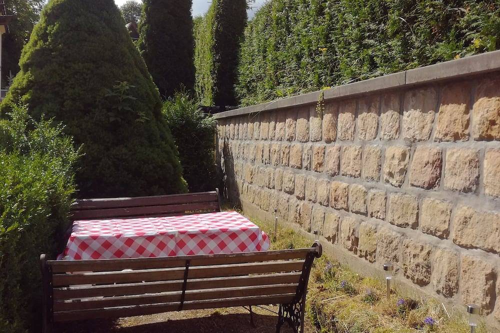 Ganze Wohnung, Helle Ferienwohnung mit Platz im Herzen der Sächsischen Schweiz in Pfaffendorf, Königstein