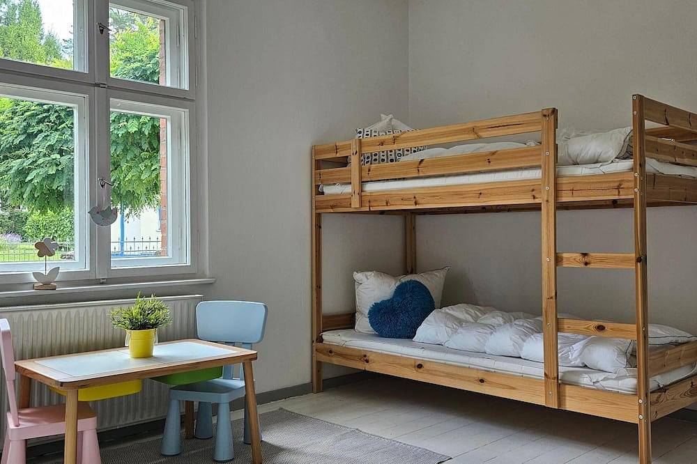 Small country house near the forest, sleeps 5, 104 m², terrace and garden in Bad Saarow, Dahme-Seengebiet
