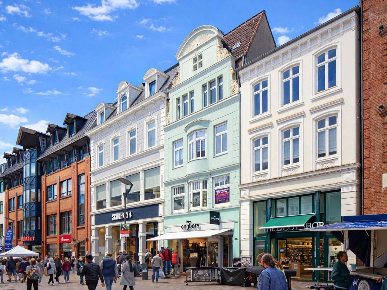 Ganze Ferienwohnung, - Royal Suite - Royal Suite / zentral gelegene 3-Zimmer-Wohnung mit Balkon im 2. Og in Flensburg, Flensburger Förde