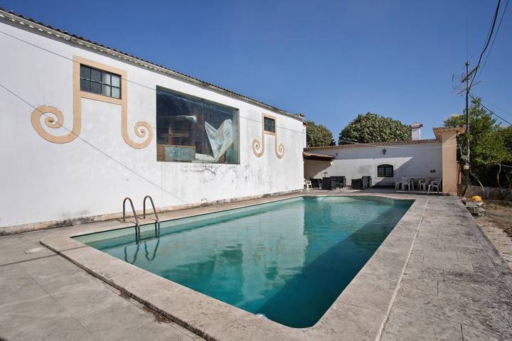Holiday Home 'Amarela' with Mountain View, Shared Pool and Wi-Fi in Alenquer, Lisbon District