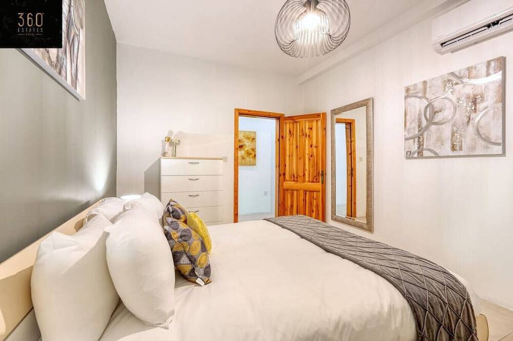 Geheel appartement, Wonderful designer 2Br home with large Sofa and Tv in Paceville, San Giljan