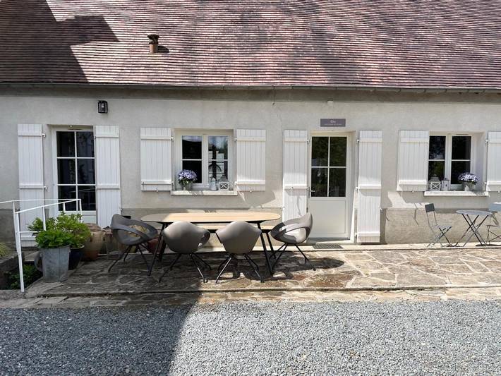 Location de vacances pour 4 personnes, avec piscine ainsi que vue et jardin, animaux acceptés à Moutier-Malcard - 2