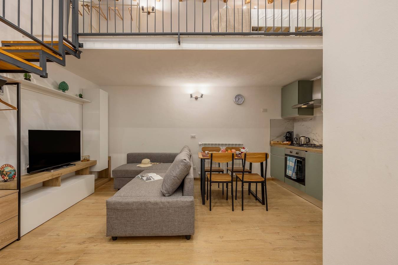 Entire studio, Loft 'Kiccifù Home Palermo' with Wi-Fi and Air Conditioning in Palermo, Palermo Province