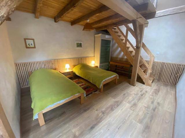 Location de vacances pour 6 personnes, avec jardin ainsi que piscine et vue, animaux acceptés à Mensignac - 2