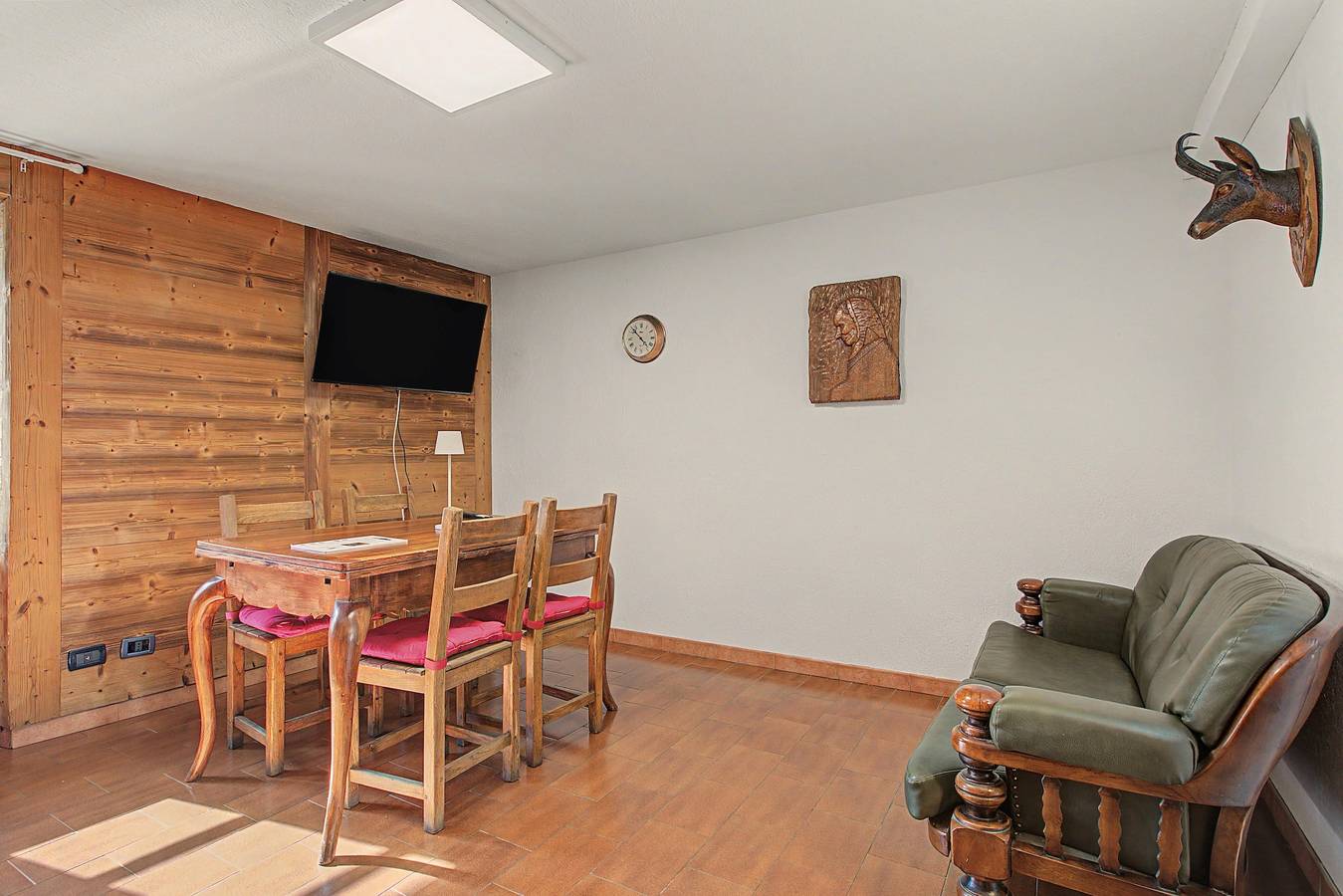 Entire apartment, Apartment 'Maison Condemines' a stone's throw from Courmayeur and La Thuile in Morgex, Comune di Morgex