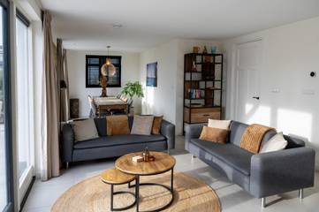 Villa for 8 Guests in Roelofarendsveen, Groene Hart, Picture 2