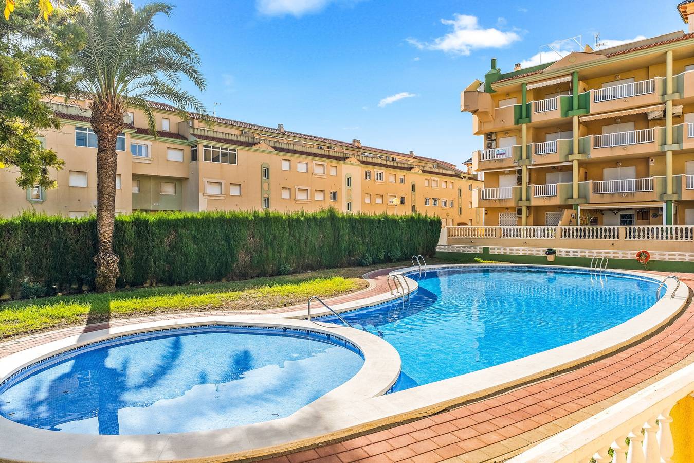 Entire apartment, Apartment 'Villas De Frente Marino Area 7' with Shared Pool, Wi-Fi and Air Conditioning in Los Miradores del Puerto, San Javier