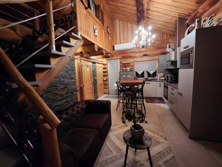 Traumhaftes Blockhaus-Chalet mit Spa und Sommerküche in Montmurat, Aurillac und Umgebung