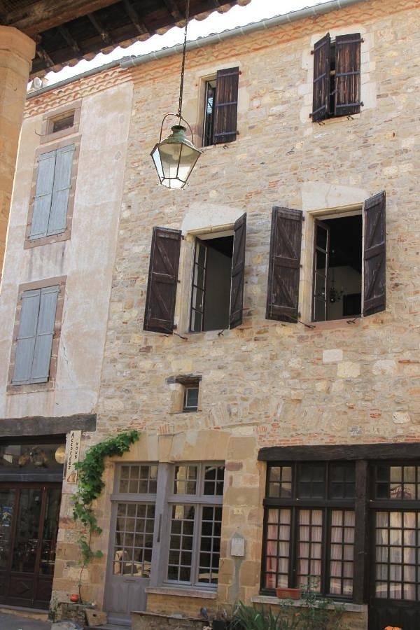 Chambre cozy et Salon de 60 m2 au coeur de la cité in Cordes-sur-Ciel, Région d'Albi