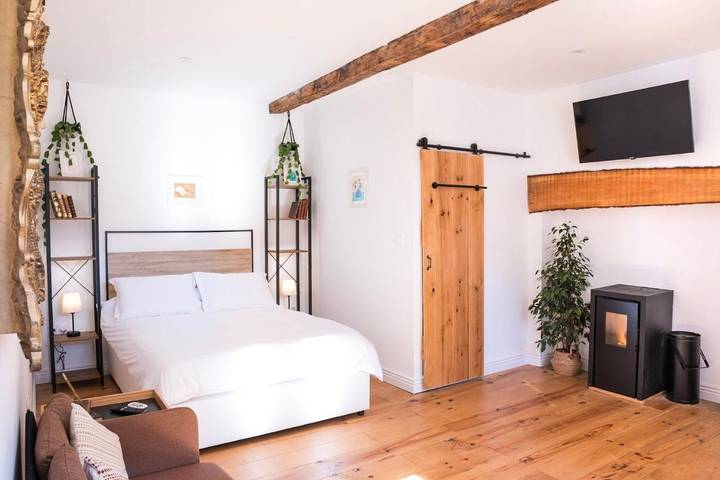 Gîte pour 4 personnes, avec Terrasse à Hèches