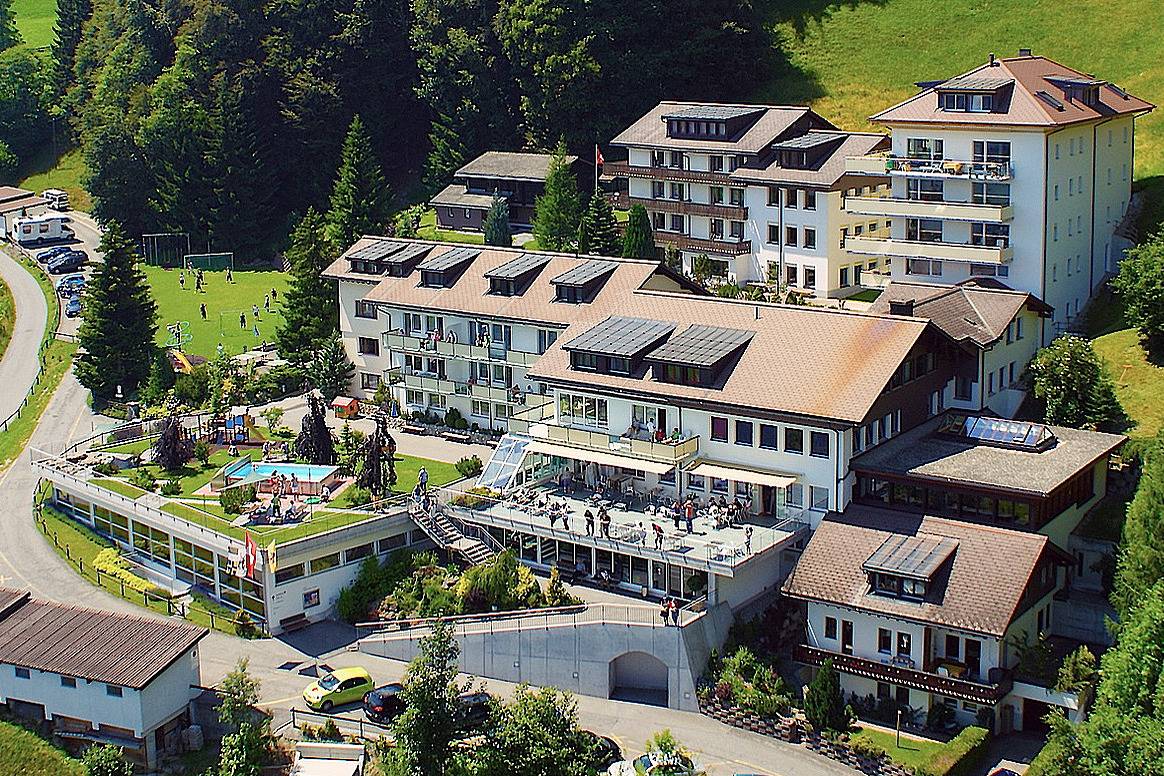 Apartamento vacacional entero, Ferienwohnungen Jhs - Apartment Valzeinablick up to 10 persons in Rätikon mountain range, Seewis im Prättigau