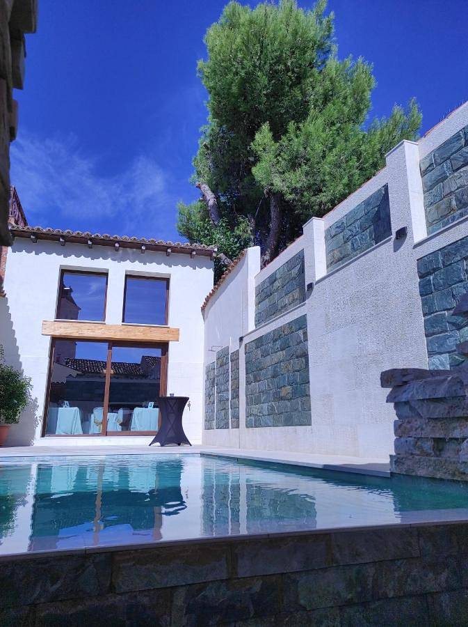 Casa de vacaciones para 4 personas, con jardín además de jacuzzi y piscina - 1