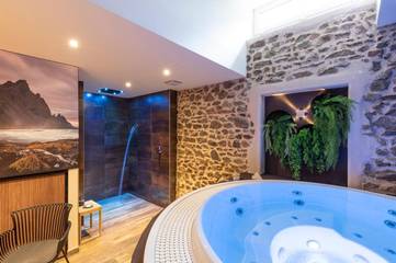 Hôtel pour 4 personnes, avec jardin ainsi que jacuzzi et sauna à Vaux-en-Beaujolais