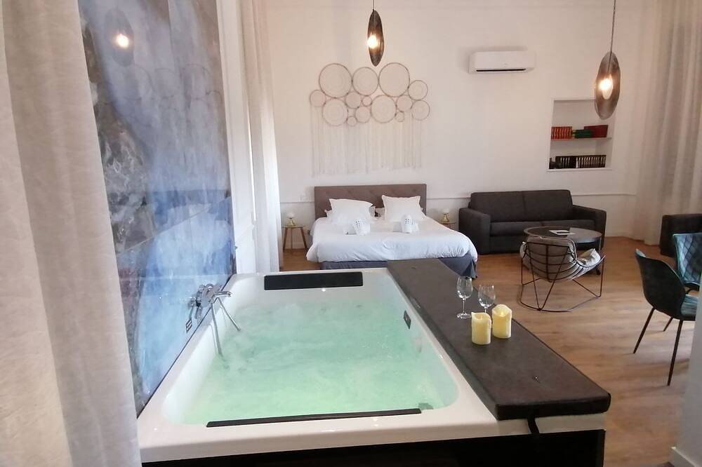 Suite de luxe avec Spa - La Nébuleuse in Vendres, Côte d'Améthyste